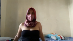 Jilbab Sange Pamer Meki Sambil Remas Toket