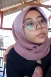 Neng Hijab Sepong Ayang Di Kedai kopi yang Lagi Sepi